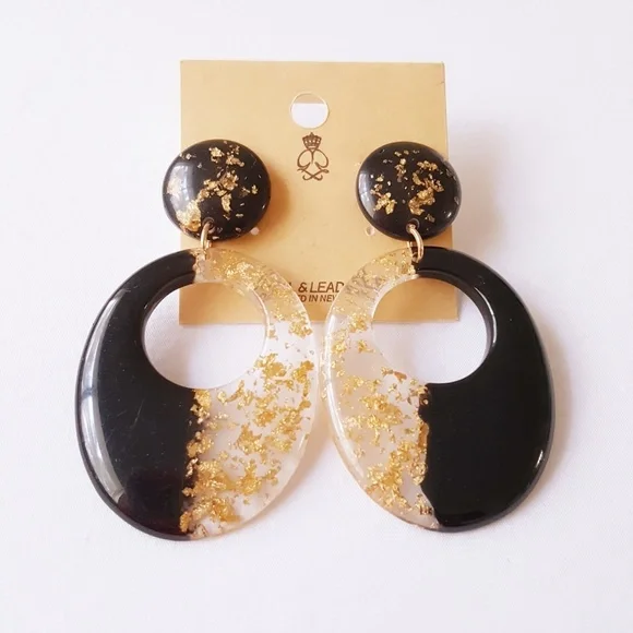 🚨Bundle Deal🚨 Earrings & Bracelet Set - Picture 7 of 8